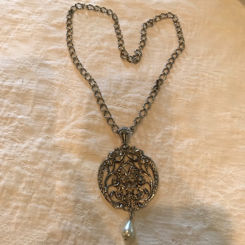Avon Silver Pendant Necklace